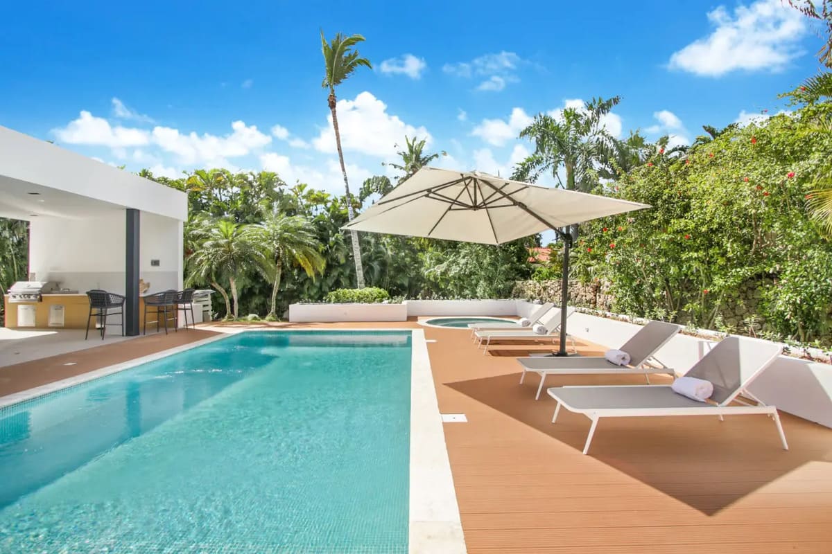 luxury-villa-vacation-rent-vivero-13-casa-de-campo (15)